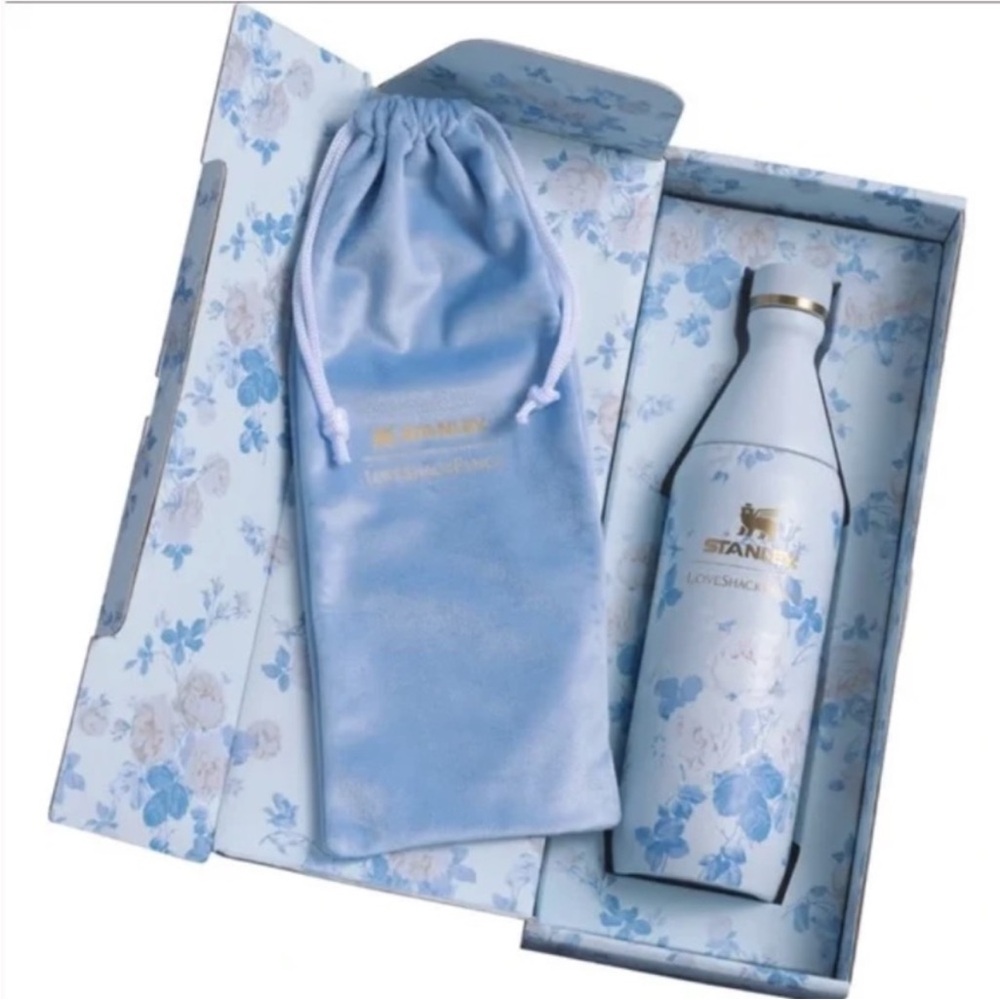 The All Day Slim Bottle 20 OZ Stanley LoveShackFancy Everblooming Rosettes NIB